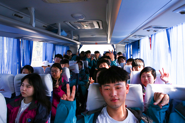 “攜手植樹(shù)，共創(chuàng)藍(lán)天”丨南京新華師生共筑新華育才林
