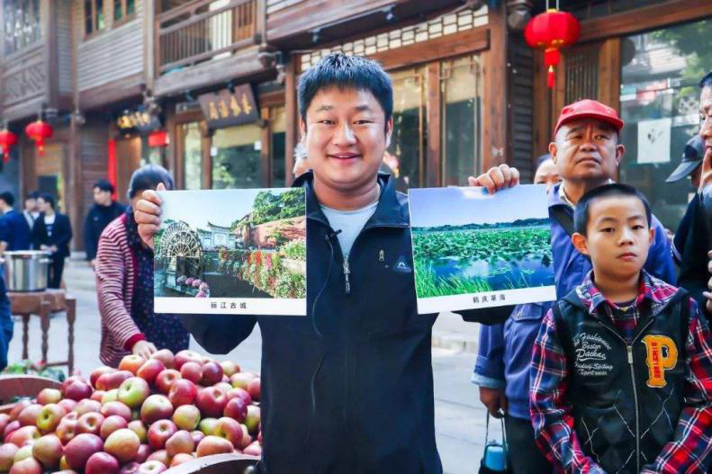 抖音達人石榴哥化身嗨學(xué)體驗官，空降新華引爆直播間