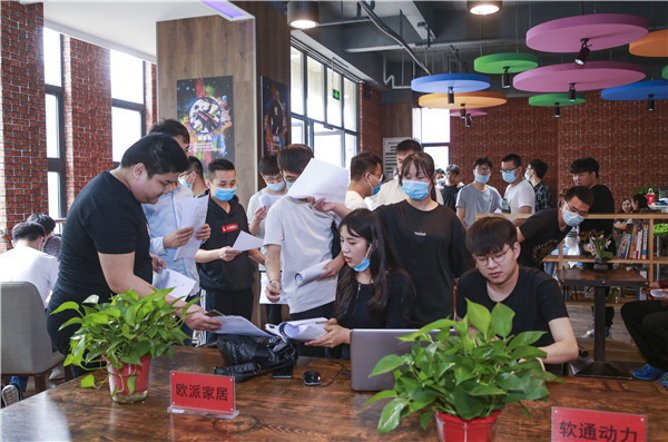 就業(yè)保障丨千企萬(wàn)崗進(jìn)校園，助力學(xué)子精準(zhǔn)就業(yè)！