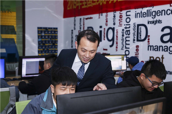 男生學(xué)什么IT<a href=http://njxh.cn target=_blank class=infotextkey>專業(yè)</a>好，自學(xué)or培訓(xùn)？