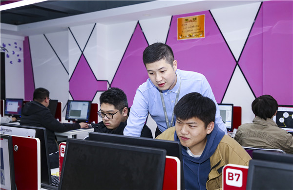 初中畢業(yè)學(xué)影視動(dòng)畫好學(xué)么，好就業(yè)么？