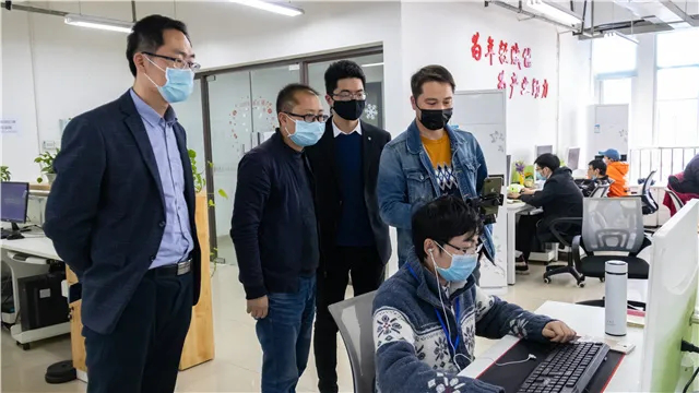屢登央視，新華電腦教育全面新升級！