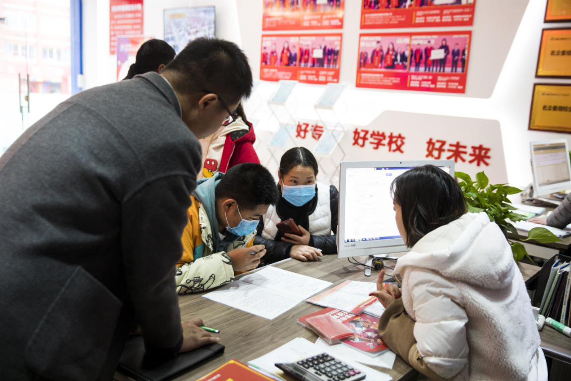 為什么總勸你來校實(shí)地考察？好學(xué)校不怕比較！