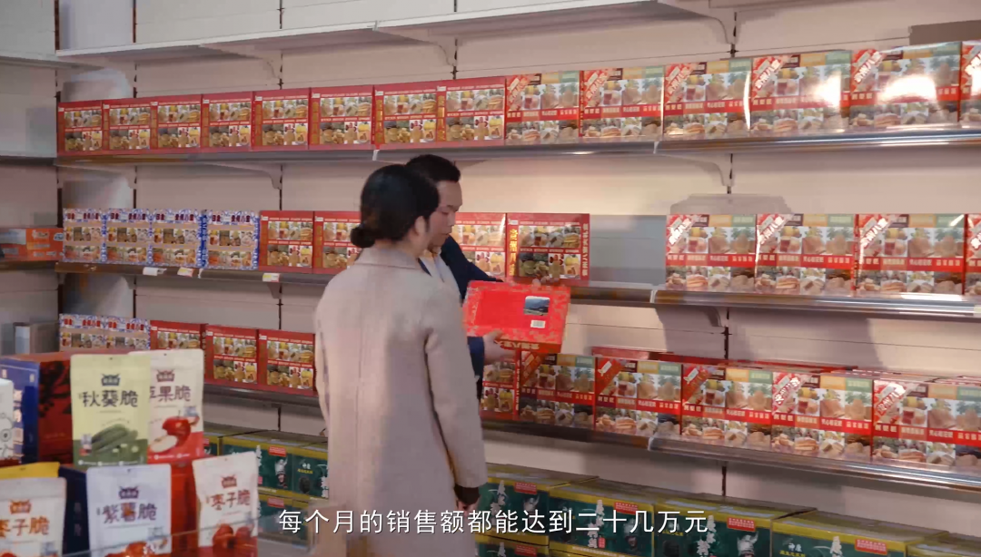 “新華電腦學(xué)校就像一座橋，把我和家鄉(xiāng)連接在一起！”