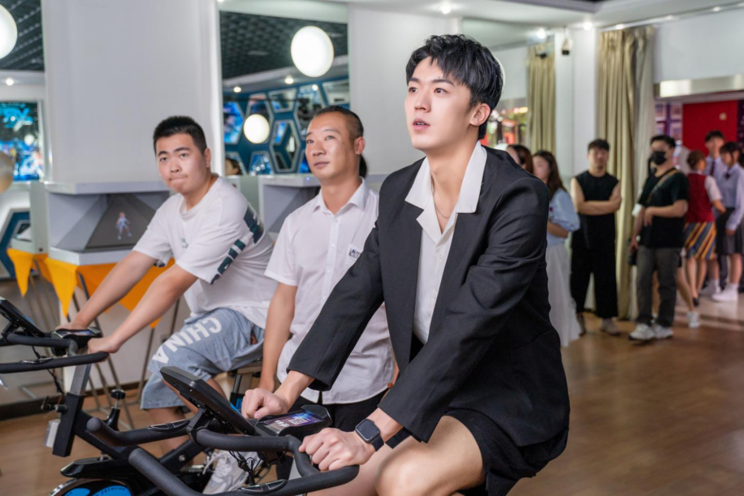 明星帶路|盧東旭探秘校園黑科技，直擊新華硬實(shí)力！