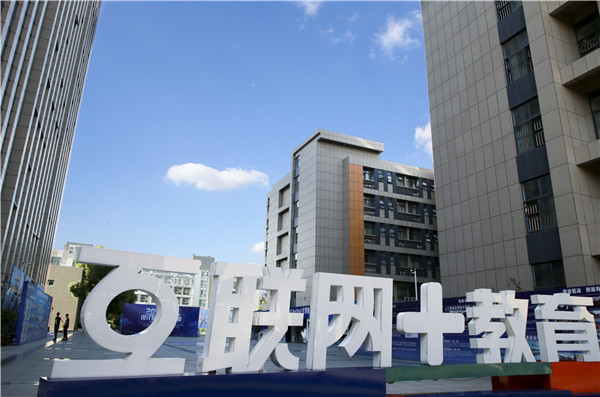 想學(xué)互聯(lián)網(wǎng)技術(shù)，怎么學(xué)？