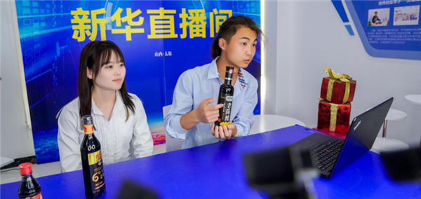我去，這么多人來新華是干啥？