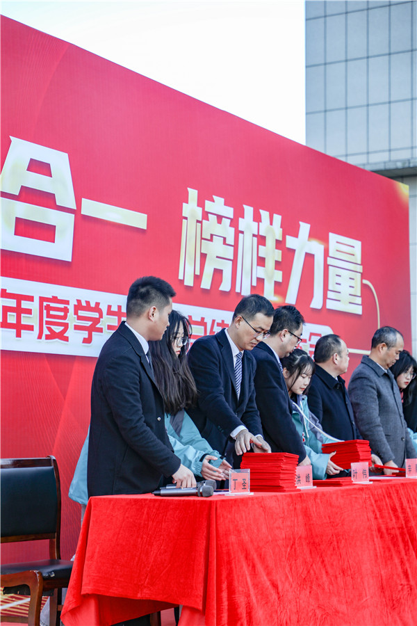 知行合一，榜樣力量 —南京新華2021年度學(xué)生工作總結(jié)暨表彰大會(huì)圓滿落幕！