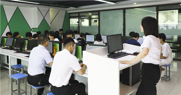 南京新華結(jié)課答辯|你們的成長，我們來見證！