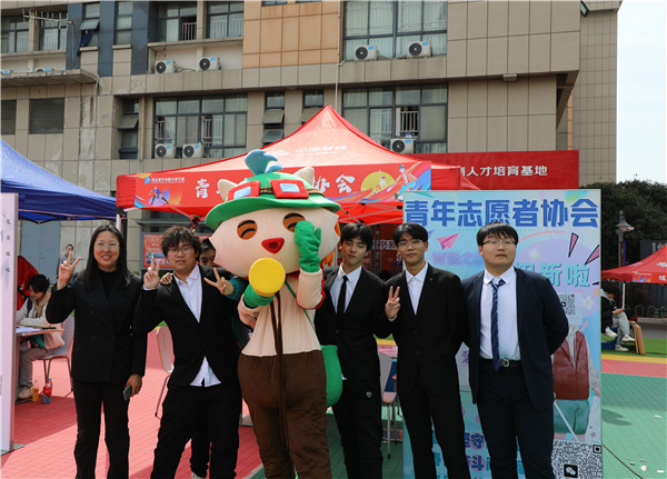 追光有“你”，歡迎“新”上人 南京新華電腦專修學(xué)校2024年春季社團(tuán)招新大會順利收官