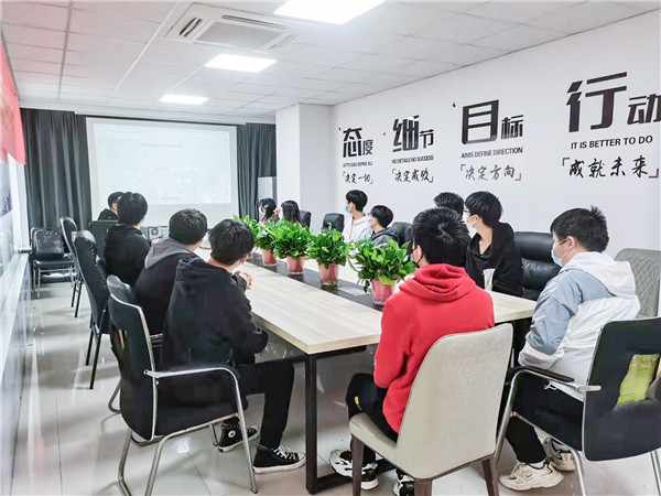 企業(yè)招聘進校園，助力學生高質(zhì)量就業(yè)