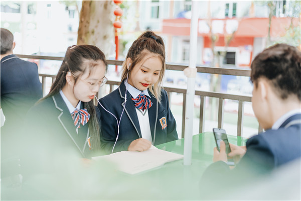 考不上高中，女生學(xué)什么專業(yè)好？
