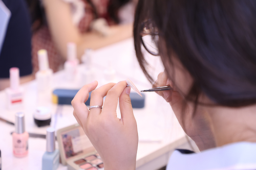 初中畢業(yè)女孩子學什么有前途？