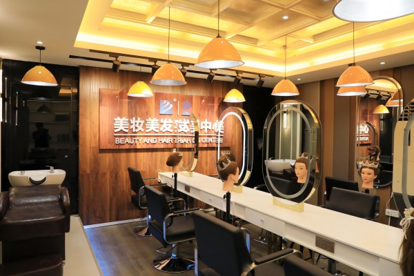 南京新華美妝專業(yè)怎么樣？就業(yè)前景好不好？