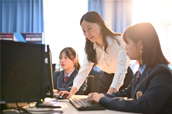 全案設(shè)計(jì)行業(yè)逆勢(shì)增長(zhǎng)，南京新華AI數(shù)字全案設(shè)計(jì)師專業(yè)賦能未來(lái)創(chuàng)意職場(chǎng)