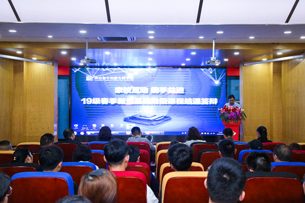 “家?；?，攜手共進”——2019級新生基礎(chǔ)階段課程結(jié)課答辯圓滿結(jié)束